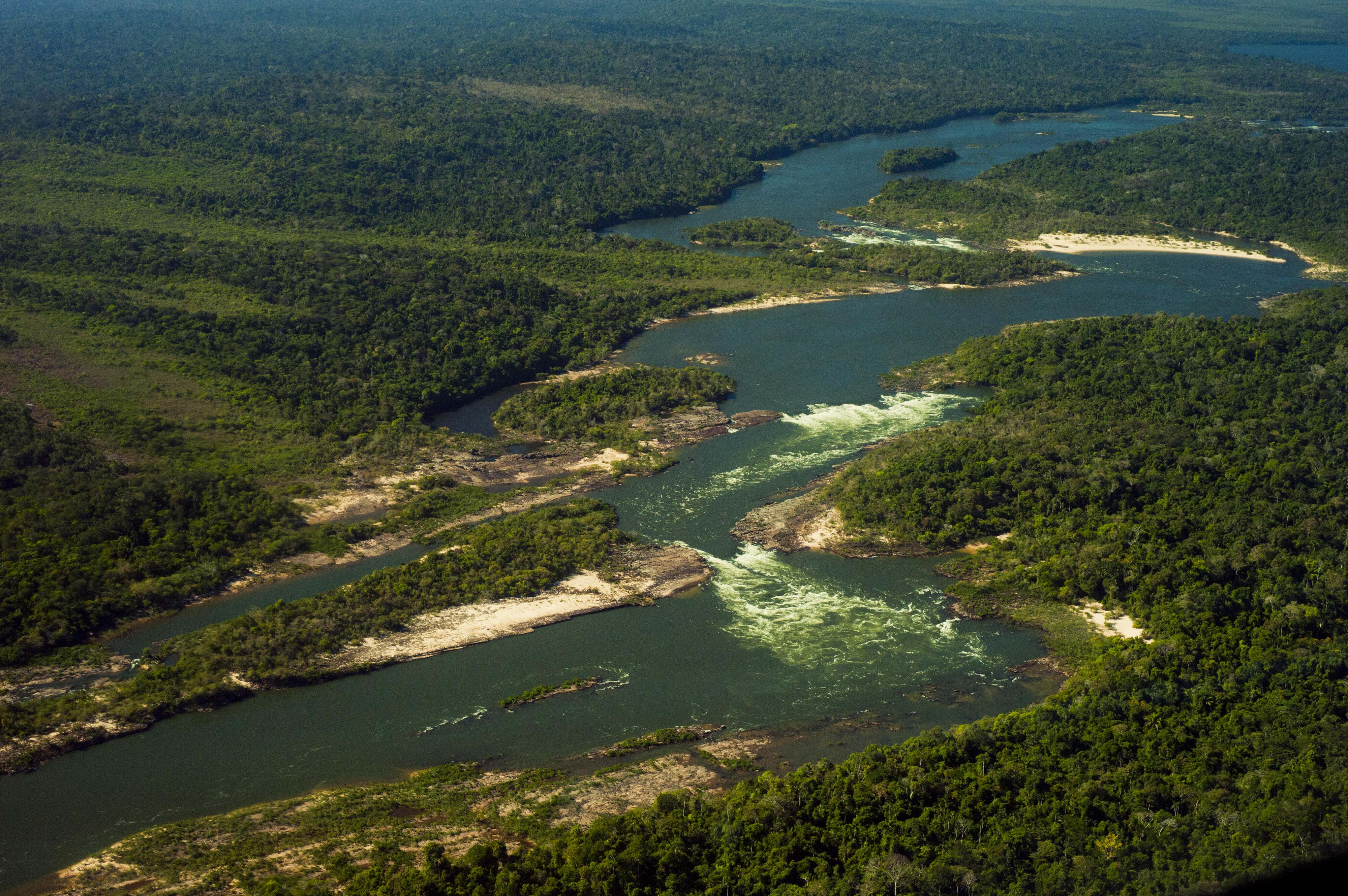 Vista aérea do Rio Juruena, próximo a divida entre Pará, Mato Grosso e Amazonas.