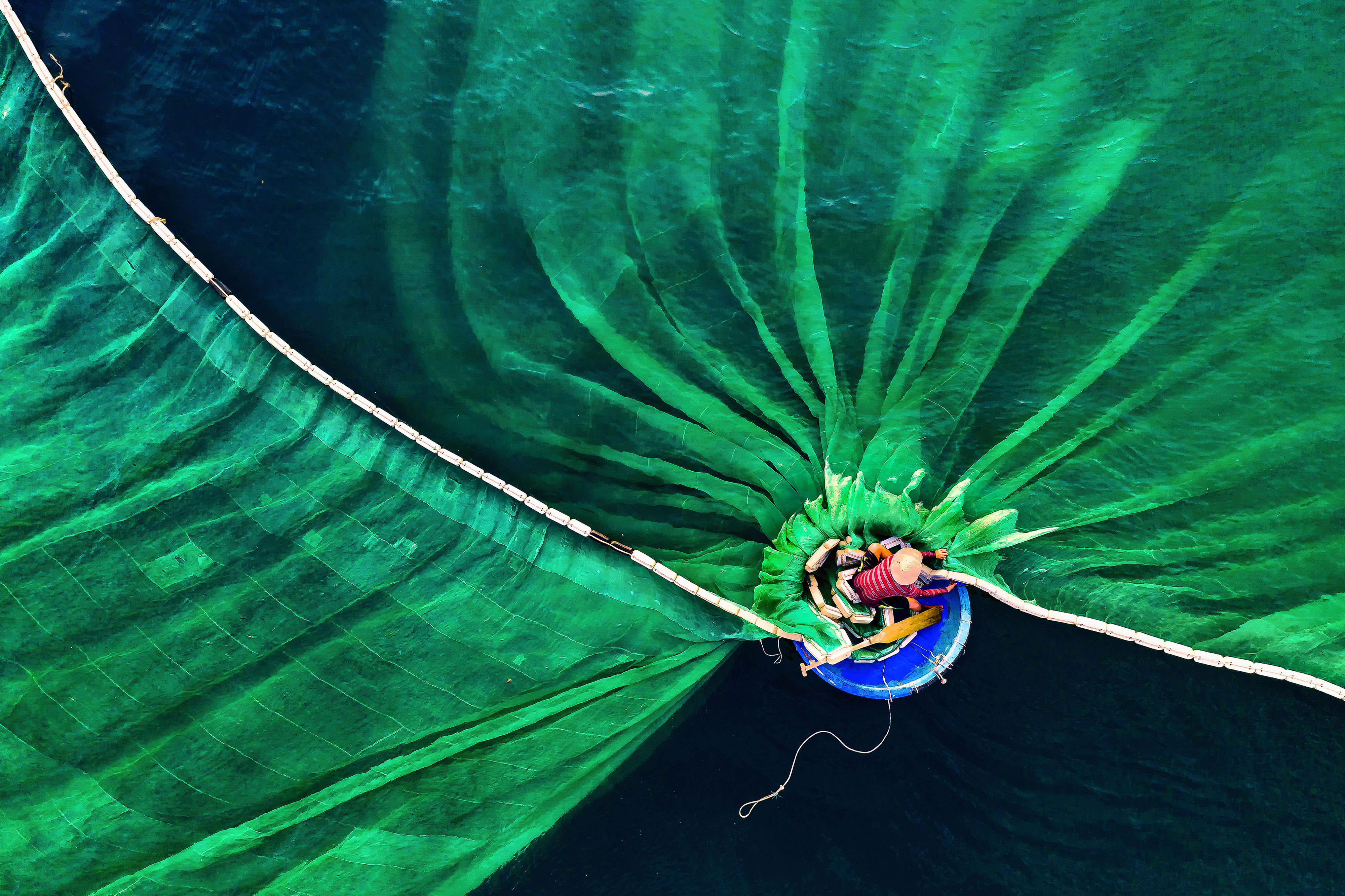 Pescador em Hon Yen, Phu Yen, Vietnã. Primeiro lugar na categoria Pessoas e Natureza no Concurso de Fotos da TNC de 2019.